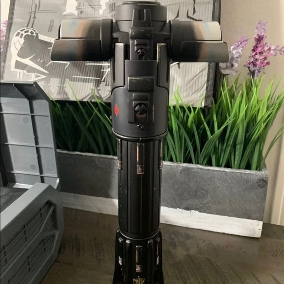 Star Wars Galaxy’s Edge Kylo Ren Hilt Legacy Lightsaber, Case and side blades. - Picture 3 of 6
